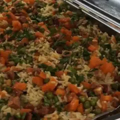 Arroz colorido com legumes